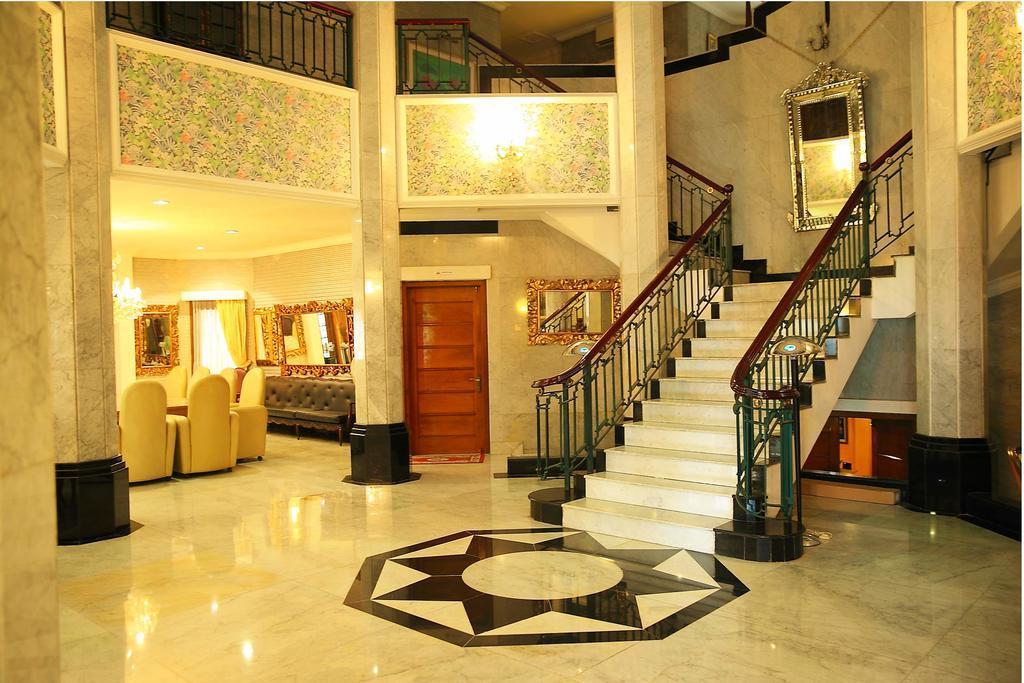 Arimbi Pejaten Suites Jakarta Exteriör bild