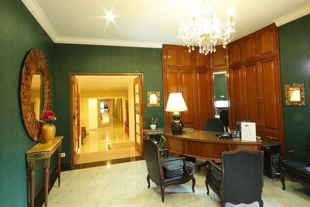 Arimbi Pejaten Suites Jakarta Exteriör bild