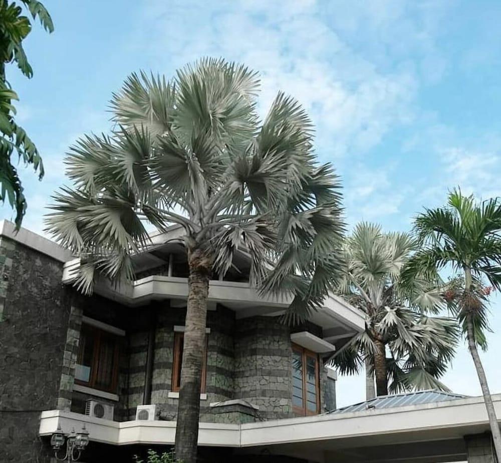 Arimbi Pejaten Suites Jakarta Exteriör bild