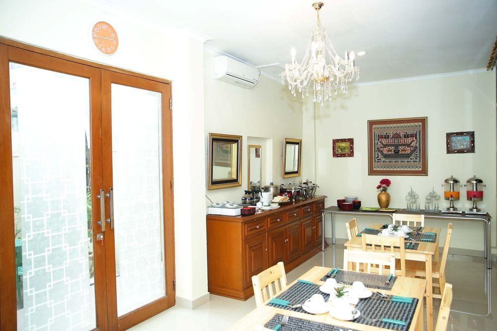 Arimbi Pejaten Suites Jakarta Exteriör bild