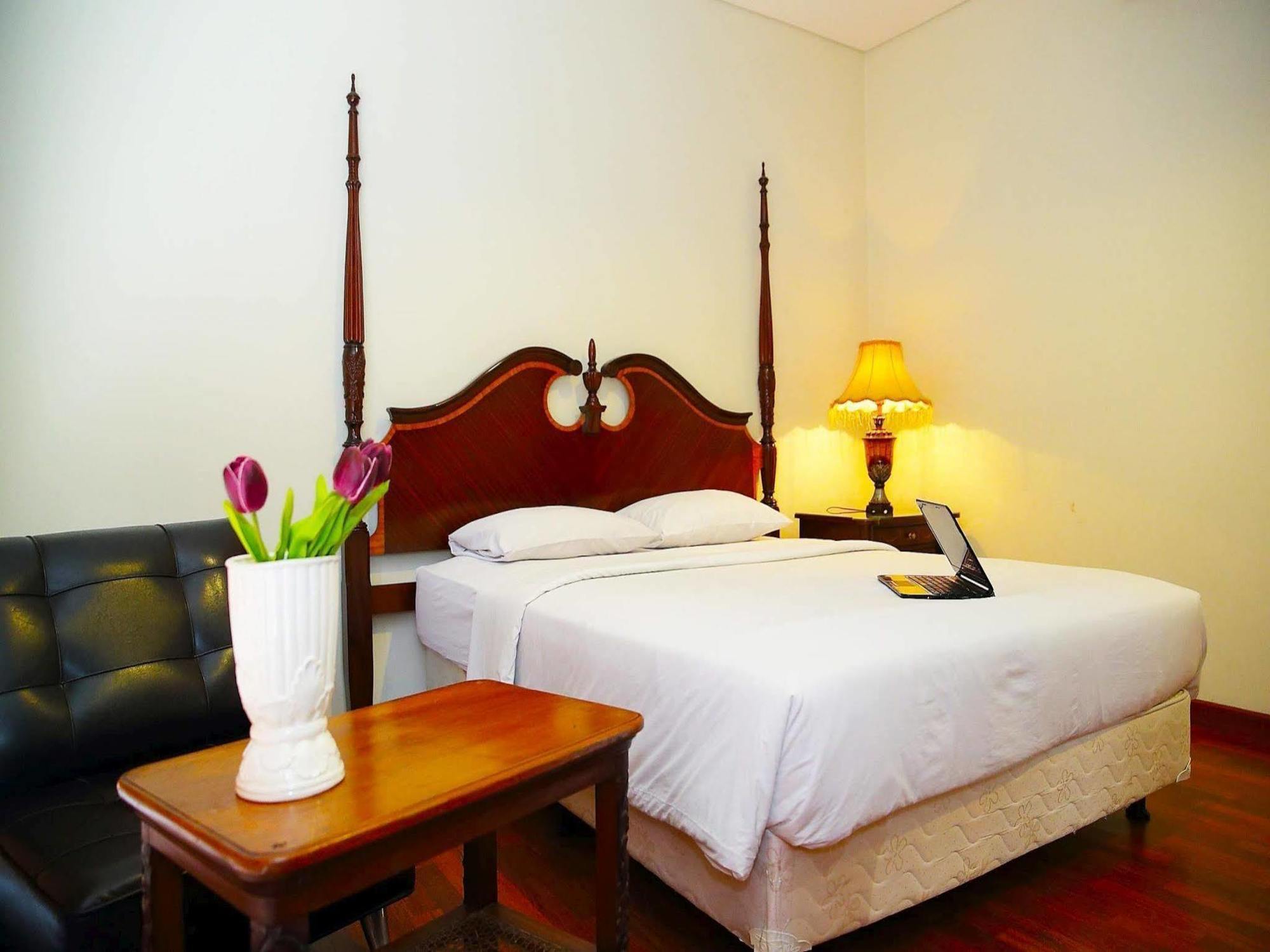 Arimbi Pejaten Suites Jakarta Exteriör bild